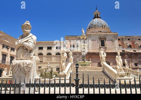 Herrliche Brunnen Fontana Pretoria auf Piazza Pretoria. Arbeit des Florentiner Bildhauers Francesco Camilliani. Palermo-Sizilien-Italien. Stockfoto