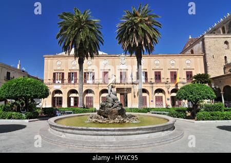 Brunnen auf Guglielmo Platz in Monreale vor Monreale Kathedrale (Duomo di Monreale) in der Nähe von Palermo Sizilien Italien Europa. Stockfoto