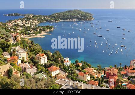 Der berühmte thront Dorf Saint-Jean-Cap-Ferrat. Europa, Frankreich, Alpes-Maritimes. Stockfoto