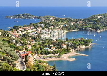 Der berühmte thront Dorf Saint-Jean-Cap-Ferrat. Europa, Frankreich, Alpes-Maritimes. Stockfoto