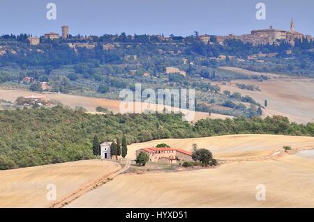 Kapelle und Haus am Berg, nr Pienza, Toskana, Italien Stockfoto