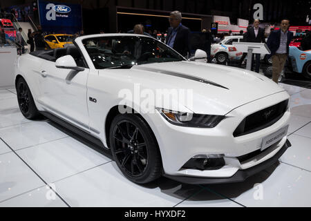 Genf, Schweiz - 7. März 2017: Ford Mustang Cabrio-Sportwagen auf der 87. Genfer Autosalon vorgestellt. Stockfoto