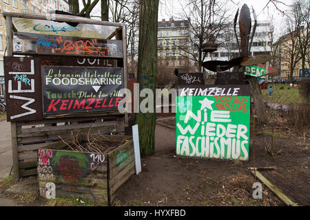 Ein Schild sagt "Nie Wieder Faschismus" (nie wieder Faschismus) in Hamburg, Deutschland. Hamburg wurde für 12 Jahre von 1933 bis 1945 von Faschisten regiert. Stockfoto