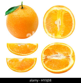 Isolierte Orangen. Sammlung von ganze und geschnittene Orangen Früchten isoliert auf weißem Hintergrund Stockfoto