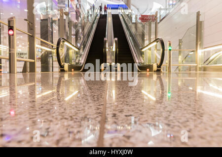 DUBAI, Vereinigte Arabische Emirate - 7. März 2017: Dubai International Airport¸. Dubai International Airport ist der wichtigste Flughafen Dubai dienen. Stockfoto