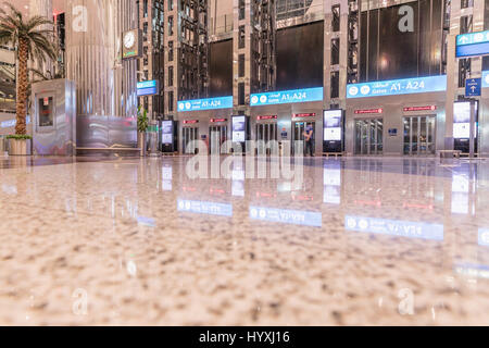 DUBAI, Vereinigte Arabische Emirate - 7. März 2017: Dubai International Airport¸. Dubai International Airport ist der wichtigste Flughafen Dubai dienen. Stockfoto