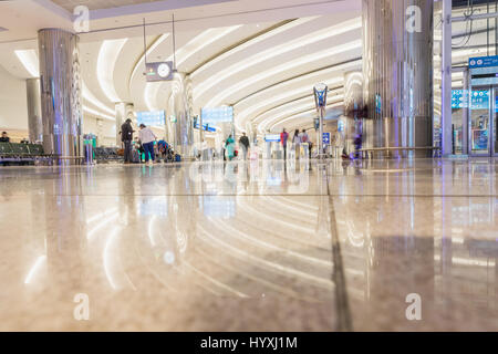 DUBAI, Vereinigte Arabische Emirate - 7. März 2017: Dubai International Airport¸. Dubai International Airport ist der wichtigste Flughafen Dubai dienen. Stockfoto