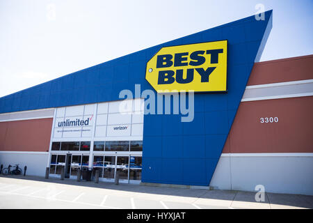 SPRINGFIELD, OR - 31. März 2017: Einzelhandel Schaufenster und Zeichen für Best Buy in der Gateway Mall in Springfield, Oregon. Stockfoto