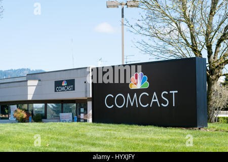 EUGENE, OR - 31. März 2017: Zweig Zeichen für Comcast Cable, auch bekannt als Xfinity in Eugene, Oregon. Stockfoto