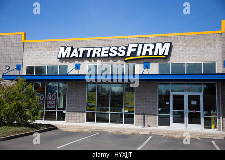 SPRINGFIELD, OR - 31. März 2017: Matratze Discounter Matratze Firma in Springfield, Oregon. Stockfoto