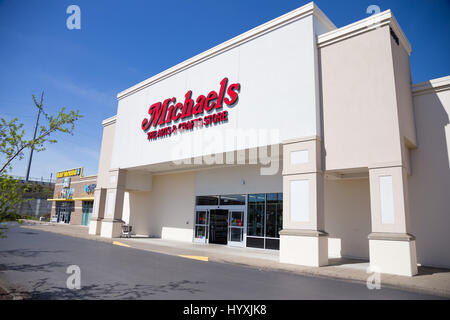 SPRINGFIELD, OR - 31. März 2017: Michaels-Retail-Store in der Nähe der Gateway Mall in Springfield, Oregon. Stockfoto