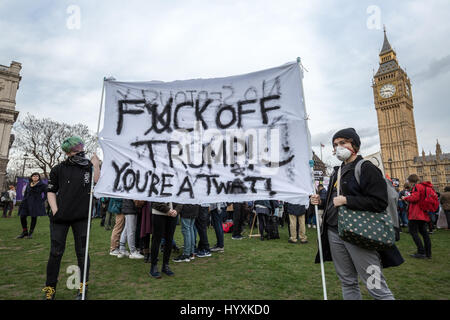 London, UK. 20. Februar 2017. Anti-Trump Proteste in Westminster als Abgeordnete im Parlament diskutiert, ob US-Präsident Donald Trump einen Staatsbesuch in Großbritannien darf. © Guy Corbishley/Alamy Live-Nachrichten Stockfoto