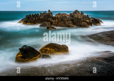 Felsen am Quagi Strand in Westaustralien Stockfoto