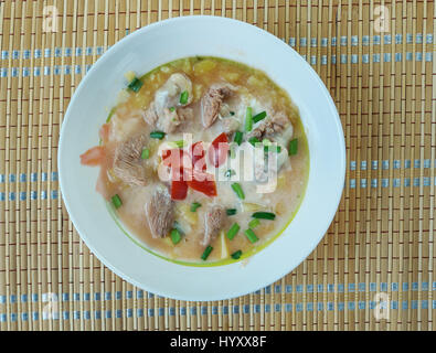 Slow Cooker King Ranch Chicken Soup. Tex-Mex-Gericht Stockfoto