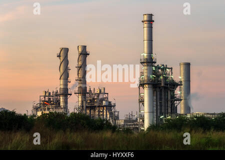 Gasturbinenkraftwerk (Sonnenuntergang) Stockfoto