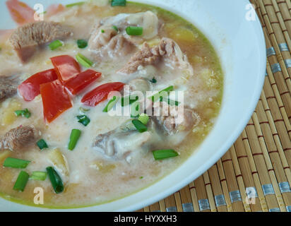 Slow Cooker King Ranch Chicken Soup. Tex-Mex-Gericht Stockfoto