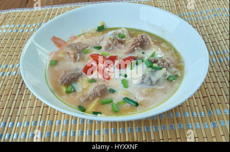 Slow Cooker King Ranch Chicken Soup. Tex-Mex-Gericht Stockfoto