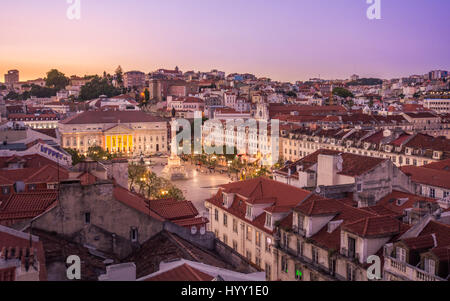 Sonnenuntergang über dem Dom Pedro IV Platz in Lissabon, Portugal, Juni-28-2016 Stockfoto