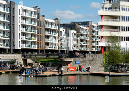 Harbour Inlet und moderne Harbourside Wohnungen, Bristol, UK Stockfoto