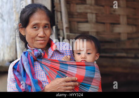 Muang Khua Bereich, Laos-Oktober 9, 2015: der Khmu Stamm sind eine ethnische Minderheit-Native Bewohner der N.Laos, wo Leben die 88 %-der Rest in Burma-China-Tha Stockfoto