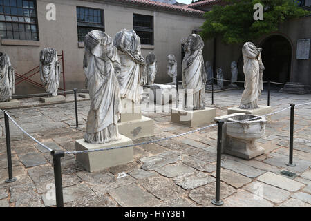 Korinth Griechenland Korinth Museum römische Statuen im Hof Stockfoto