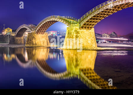 Iwakuni, Hiroshima, Japan bei Kintai-Brücke in der Nacht. Stockfoto
