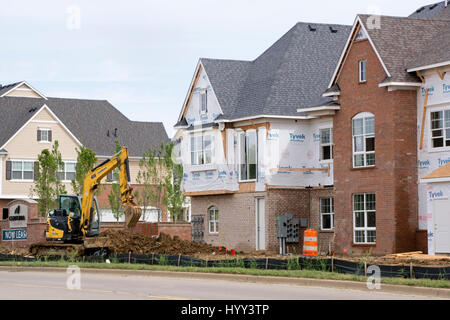 Neue Mehrfamilienhäuser im Bau in Ann Arbor, Michigan, USA, im Sommer 2015. Stockfoto