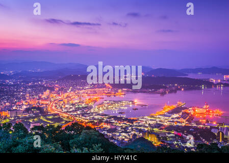 Sasebo, Nagasaki, Japan Skyline der Innenstadt. Stockfoto