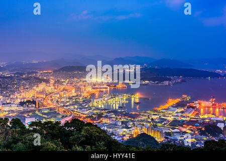 Sasebo, Nagasaki, Japan Skyline der Innenstadt. Stockfoto