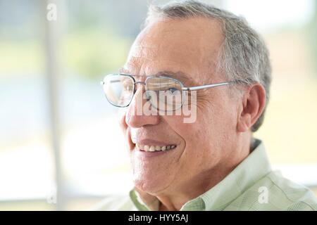 Ältere Mann mit Brille, Portrait. Stockfoto