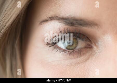 Nahaufnahme des Weibes Auge. Stockfoto