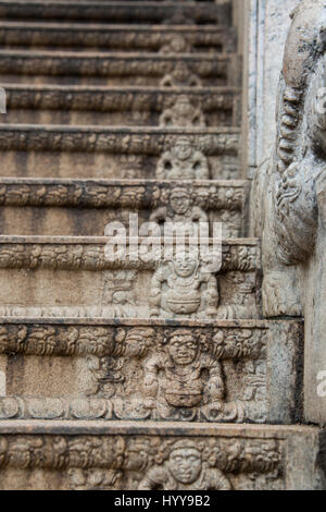 Sri Lanka, Anuradhapura ("Stadt der Ruinen'), Mahamevnawa aka Mahamegha. Alten Park in Anuradhapura, einer der heiligsten Orte für Buddhisten. Temp Stockfoto