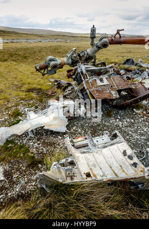 FALKLANDS: Am fünfunddreißigsten Jahrestag des verheerenden 1982 Falkland-Krieg, ergreifende Bilder bieten einen Einblick in den Konflikt Helikopter-Absturzstellen. Emotionen evozieren Bilder zeigen die Kriegsgräber, wo die tapfere Soldaten, die ihr Leben für ihre geliebten Nation begraben wurden.  Eingefangen von creative Director Dan Bernard (49), zeigen diese Fotos die Überreste der Atlantic Conveyor, Chinook und Puma Hubschrauber, sowie die Eton-Reihe und der San Carlos-Gedenkstätte.  Dan Bernard / mediadrumworld.com Stockfoto