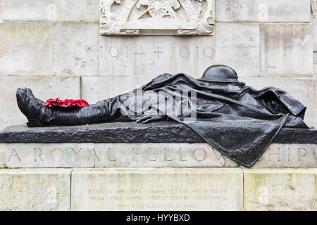 Bronzestatue des gefallenen Artilleristen auf der Königlichen Artillerie-Gedenkstätte, Hyde Park Corner. London. UK Stockfoto