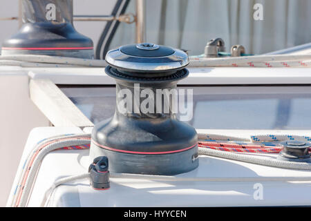 Winde-Detail auf Segelboot Stockfoto