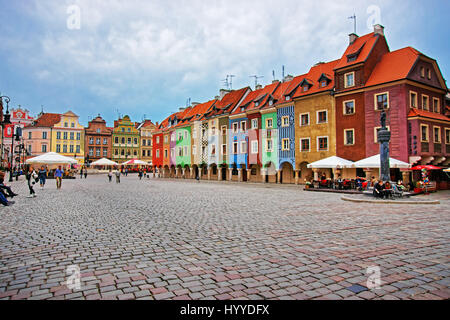 Posen, Polen - 7. Mai 2014: Menschen auf dem alten Marktplatz in der Stadt von Poznan, Polen Stockfoto