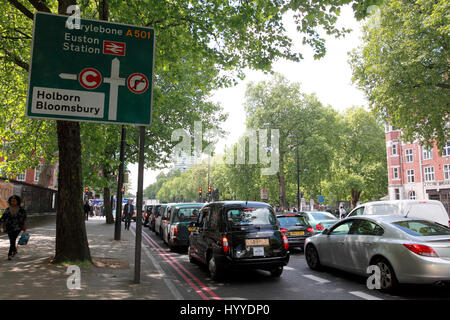 Staus auf der Euston Road, in der Nähe von Euston Station, London Stockfoto