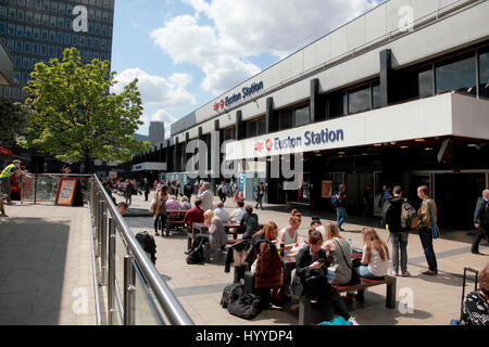 Der Vorplatz der Euston Station, London Stockfoto