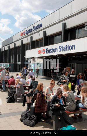 Der Vorplatz der Euston Station, London Stockfoto