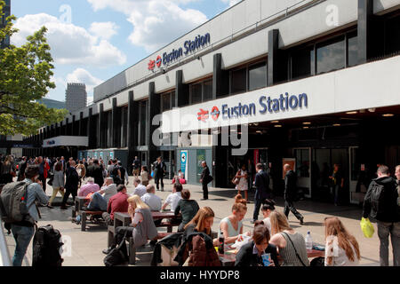 Der Vorplatz der Euston Station, London Stockfoto