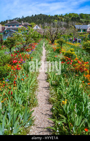 Idyllischer Weg in Giverny, Normandie, Frankreich, Mai-06-2016 Stockfoto