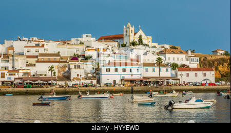 Am späten Nachmittag in Ferragudo, Algarve, Portugal, Juli-03-2016 Stockfoto