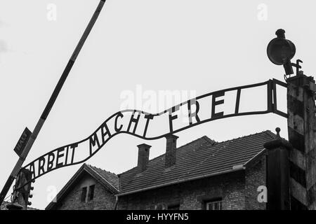 Arbeit befreit Eintrag Zeichen des Konzentrationslagers Auschwitz Birkenau KZ Polen Stockfoto