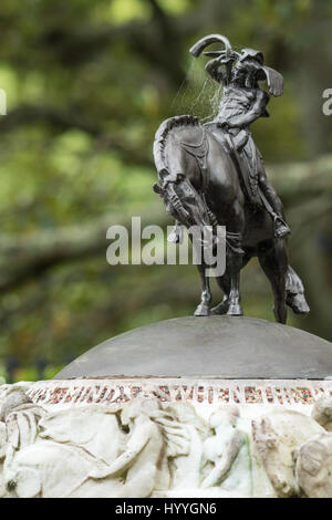 Auckland, Neuseeland - 1. März 2017: Top of "Walküre" Fountain Funktionen Bronze Statue von Wild und energisch "Walküre" Reiter auf Pferd zu protestieren. SPI Stockfoto