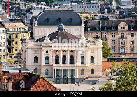 Zürich, Schweiz - 2. September 2016: Dächer Blick auf Opera House im Stadtzentrum von Zürich, Schweiz. Stockfoto