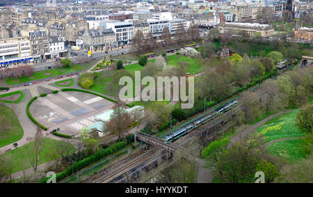 Princes Street Gardens vom Edinburgh Castle Stockfoto