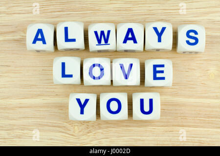 ALWAYS LOVE YOU Alphabet Blöcke auf Holzuntergrund Stockfoto
