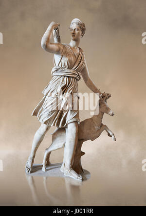 Artemis und ein Reh, bekannt als "Diana von Versailles", 1. / 2. h. römischen Statue, Marmor aus Italien.  Inv Herr 152 oder Ma 589, Museum Louvre Paris Stockfoto