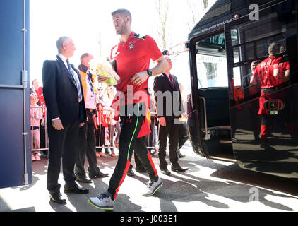 Southampton-Torwart kommt Fraser Forster am match The Hawthorns während der Premier League bei The Hawthorns, West Bromwich. Stockfoto