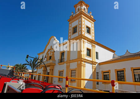 Allgemeine Hochschule Campo del Sur Colegio Publico in der alten Stadt von Cadiz, Andalusien, Spanien. Gesehen von den Tour-bus Stockfoto